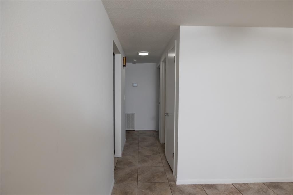 Active With Contract: $299,000 (2 beds, 2 baths, 1068 Square Feet)