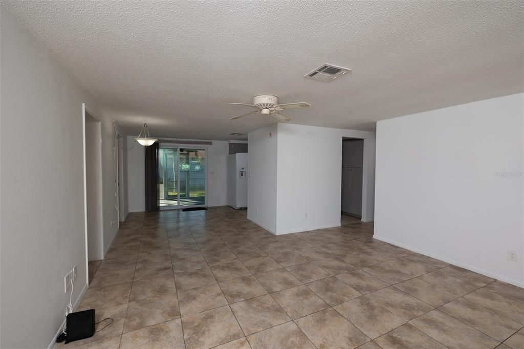 Active With Contract: $299,000 (2 beds, 2 baths, 1068 Square Feet)