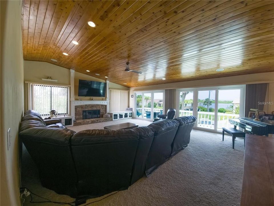 En Venta: $1,185,000 (4 camas, 4 baños, 3216 Pies cuadrados)