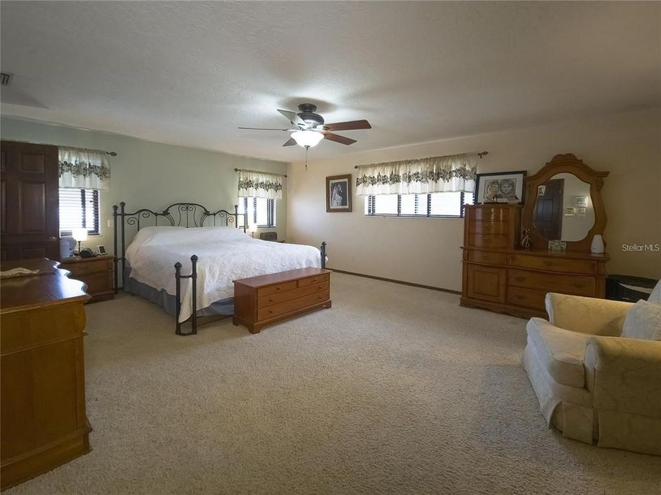 En Venta: $1,185,000 (4 camas, 4 baños, 3216 Pies cuadrados)