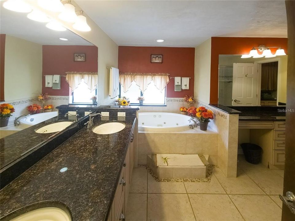 En Venta: $1,185,000 (4 camas, 4 baños, 3216 Pies cuadrados)