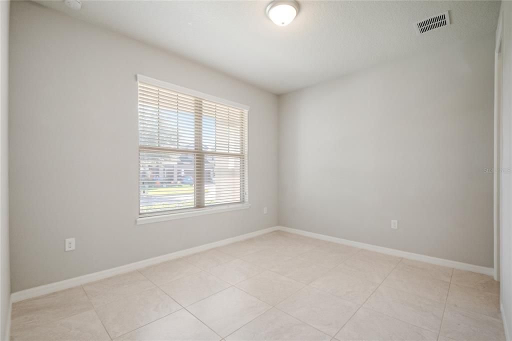 Activo con contrato: $500,000 (3 camas, 2 baños, 1986 Pies cuadrados)