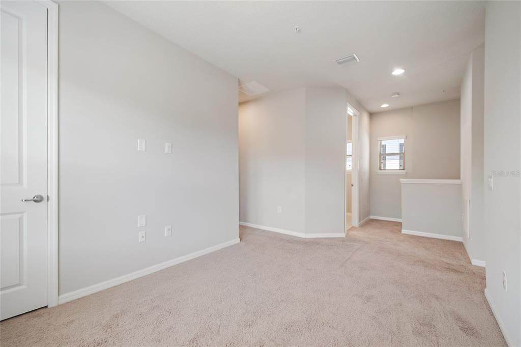 Activo con contrato: $500,000 (3 camas, 2 baños, 1986 Pies cuadrados)