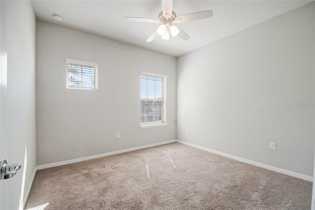 Activo con contrato: $500,000 (3 camas, 2 baños, 1986 Pies cuadrados)