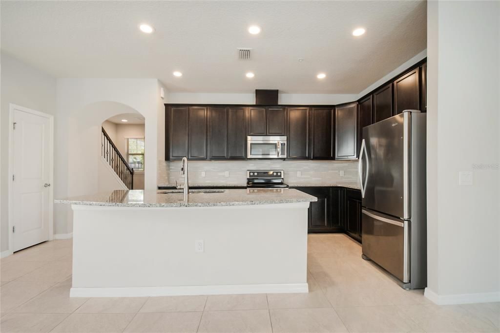 Activo con contrato: $500,000 (3 camas, 2 baños, 1986 Pies cuadrados)