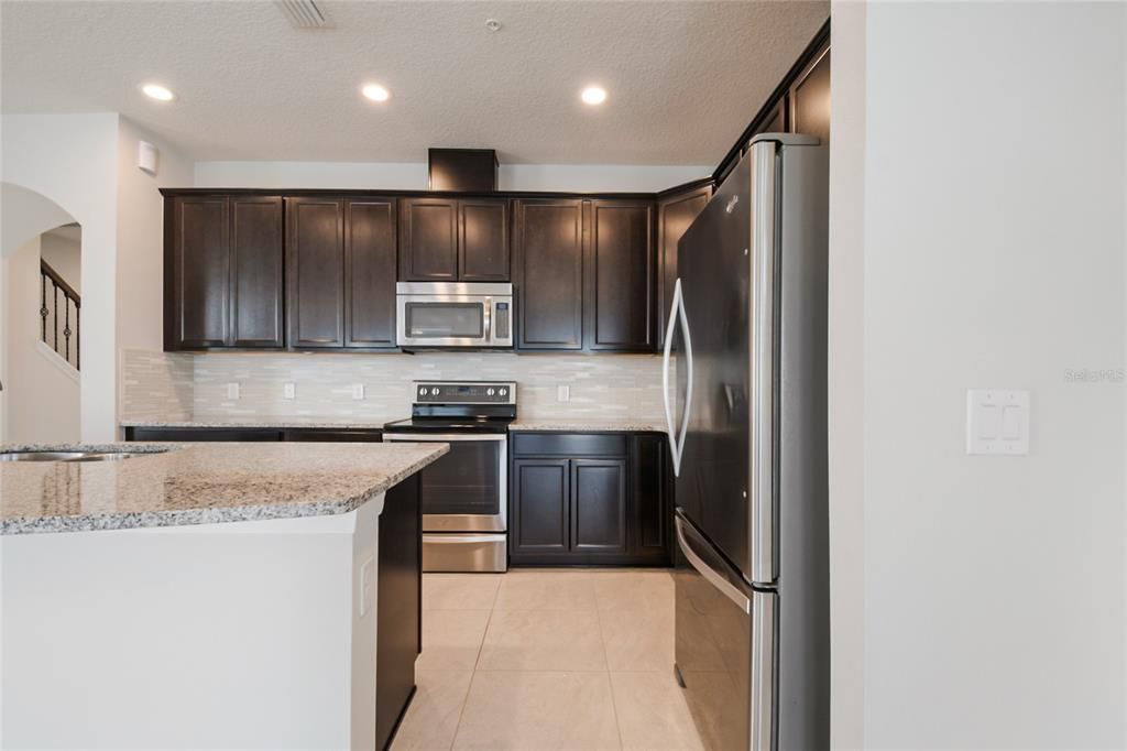 Activo con contrato: $500,000 (3 camas, 2 baños, 1986 Pies cuadrados)