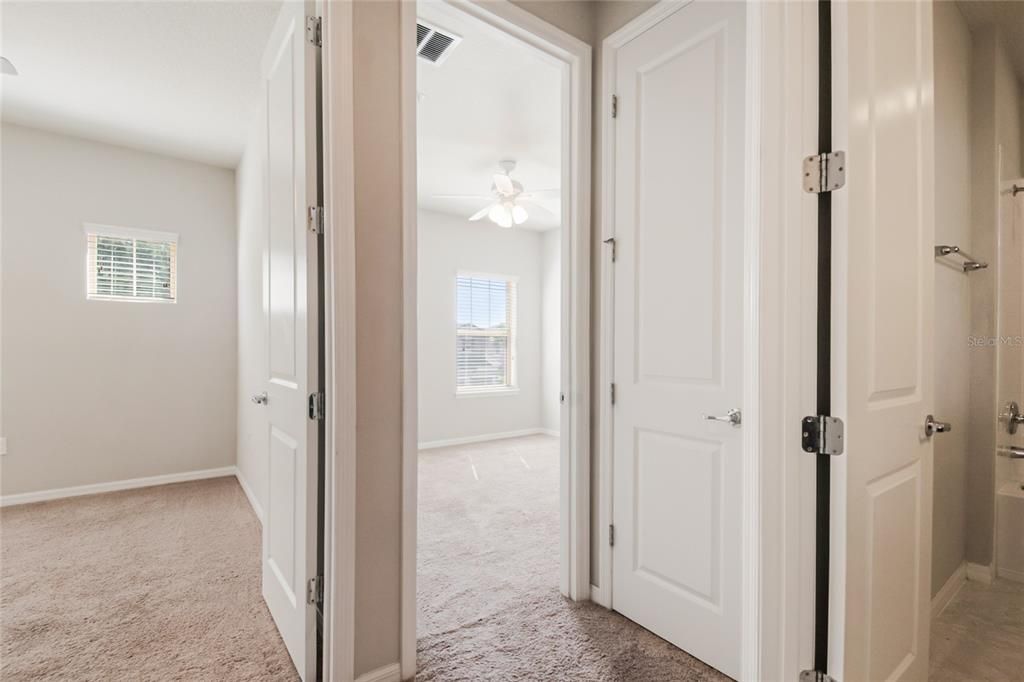 Activo con contrato: $500,000 (3 camas, 2 baños, 1986 Pies cuadrados)