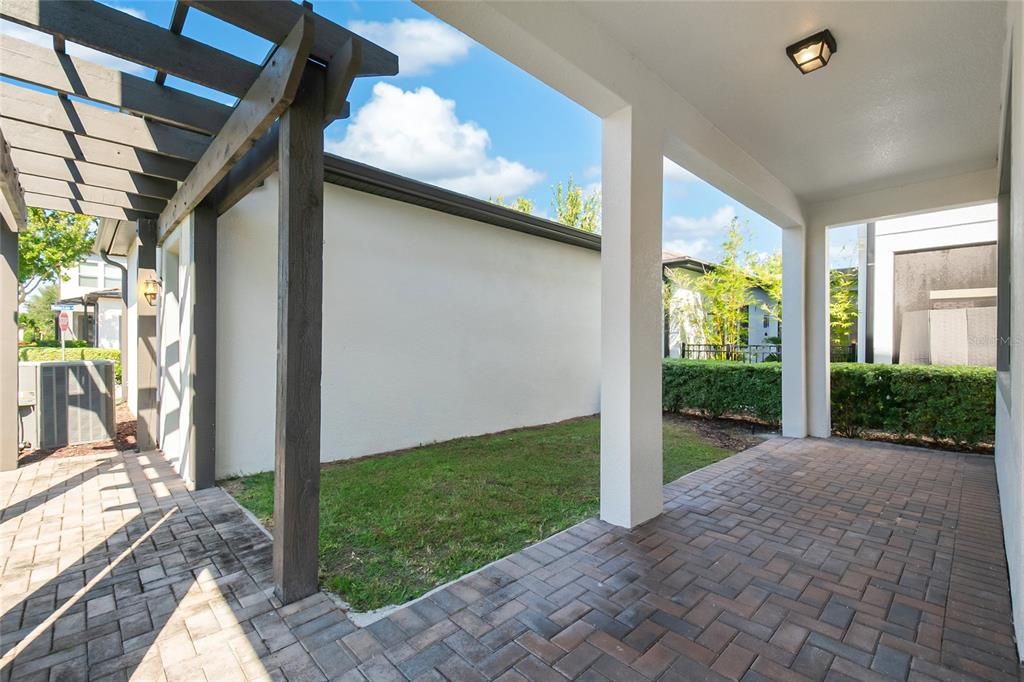 Activo con contrato: $500,000 (3 camas, 2 baños, 1986 Pies cuadrados)