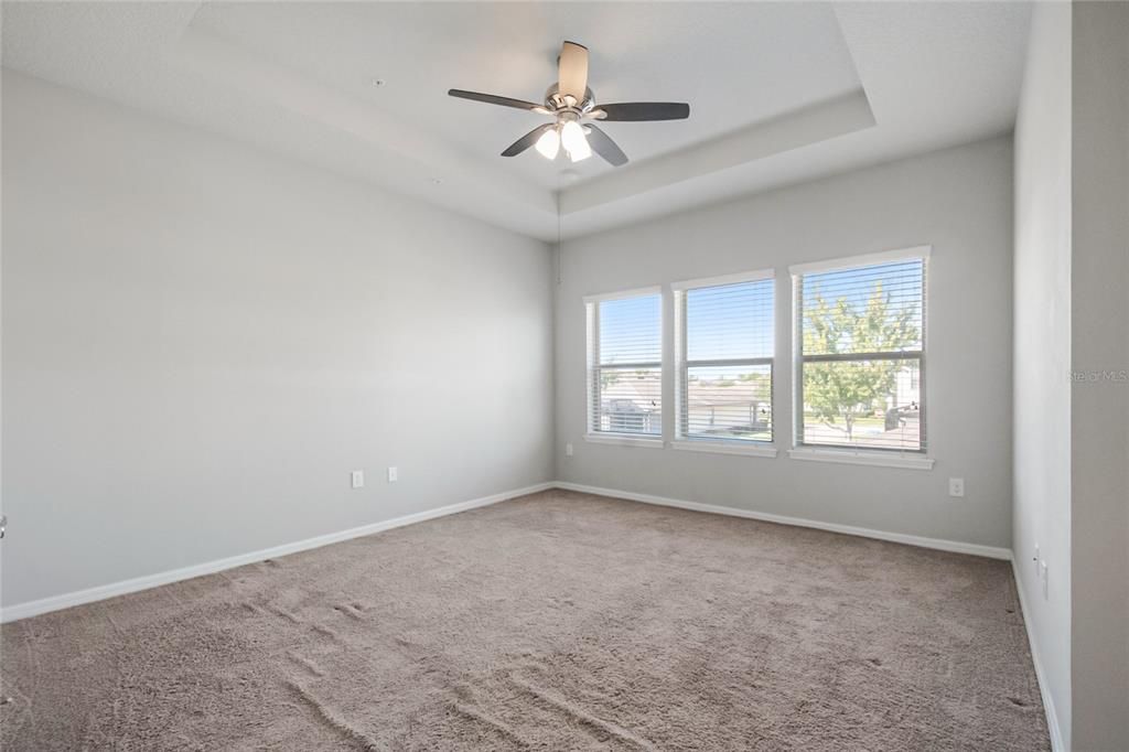 Activo con contrato: $500,000 (3 camas, 2 baños, 1986 Pies cuadrados)