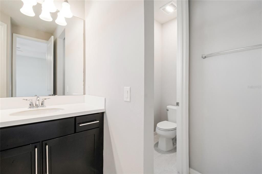 Activo con contrato: $500,000 (3 camas, 2 baños, 1986 Pies cuadrados)