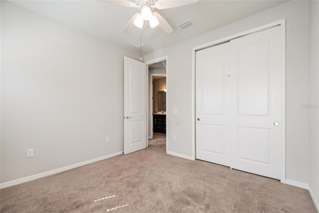 Activo con contrato: $500,000 (3 camas, 2 baños, 1986 Pies cuadrados)