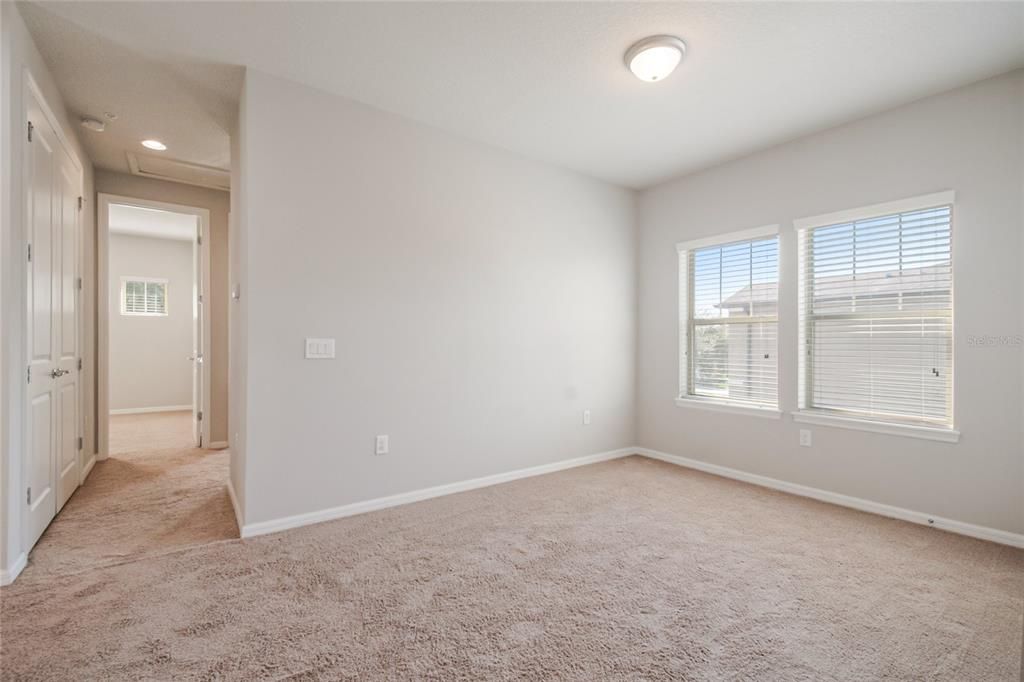 Activo con contrato: $500,000 (3 camas, 2 baños, 1986 Pies cuadrados)