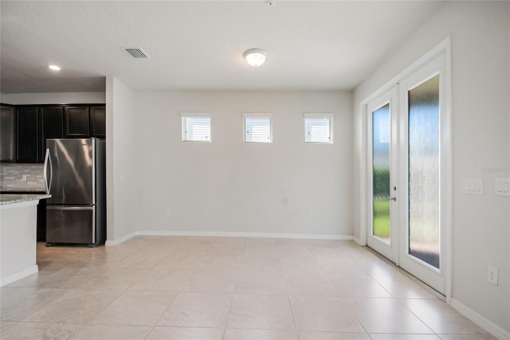 Activo con contrato: $500,000 (3 camas, 2 baños, 1986 Pies cuadrados)