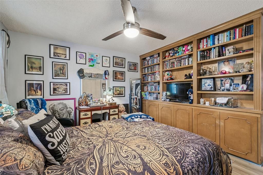 待售: $289,500 (2 贝兹, 2 浴室, 1680 平方英尺)