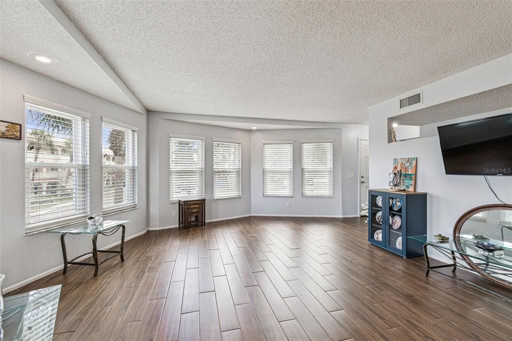 待售: $289,500 (2 贝兹, 2 浴室, 1680 平方英尺)