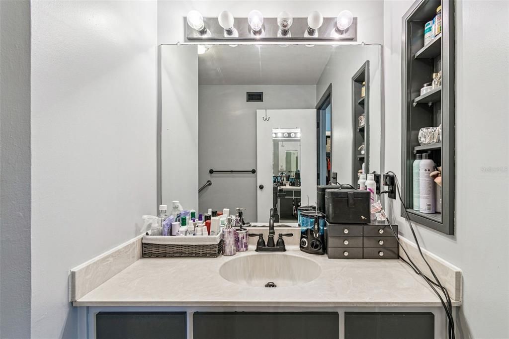 待售: $289,500 (2 贝兹, 2 浴室, 1680 平方英尺)