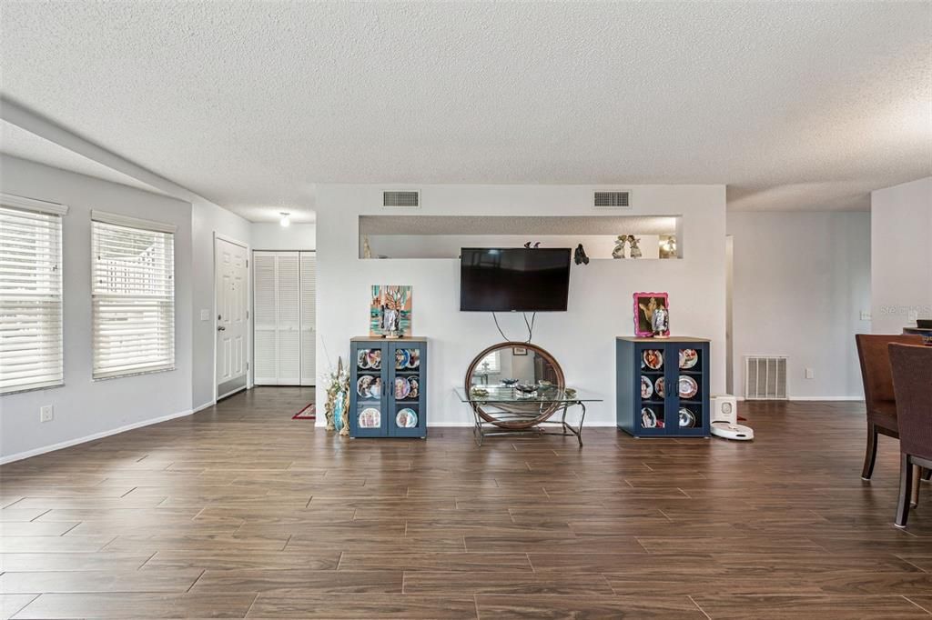 待售: $289,500 (2 贝兹, 2 浴室, 1680 平方英尺)