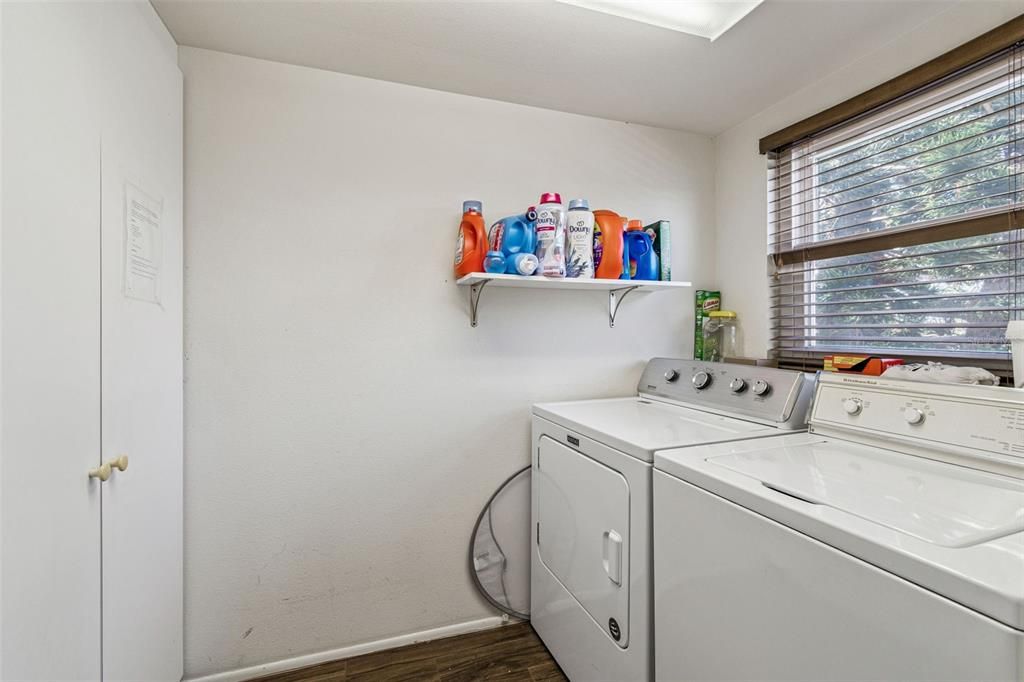 待售: $289,500 (2 贝兹, 2 浴室, 1680 平方英尺)