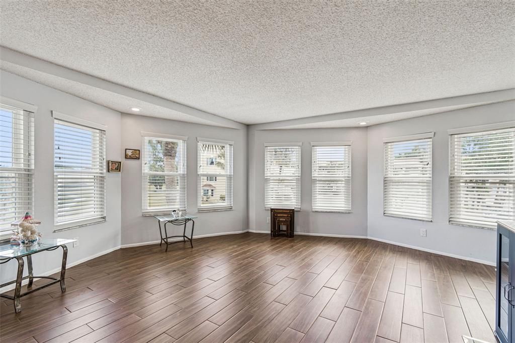 待售: $289,500 (2 贝兹, 2 浴室, 1680 平方英尺)