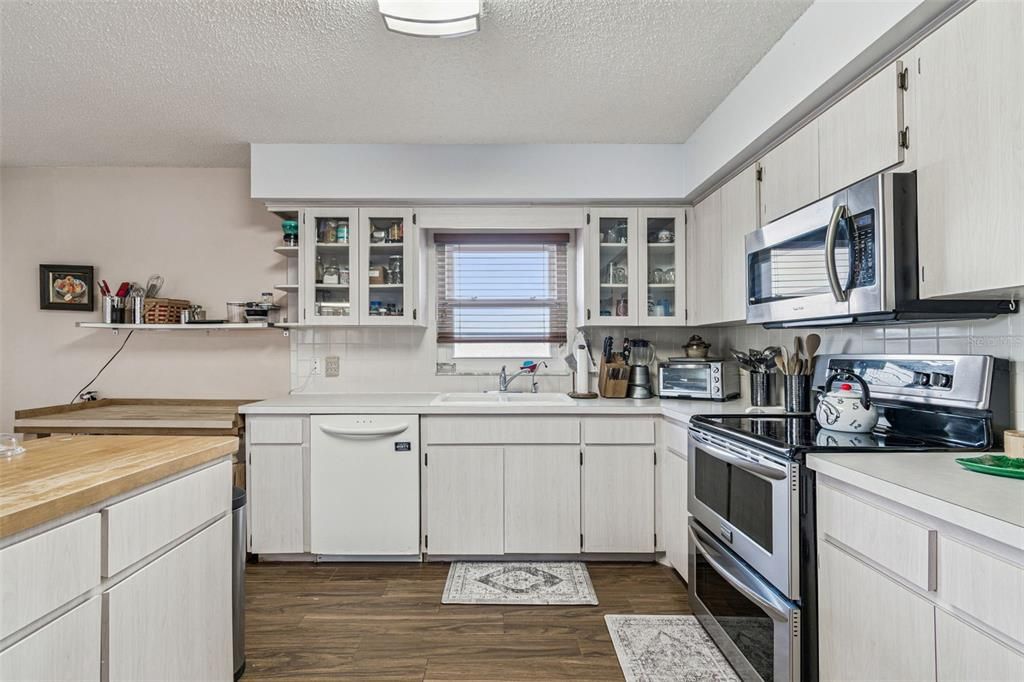 待售: $289,500 (2 贝兹, 2 浴室, 1680 平方英尺)