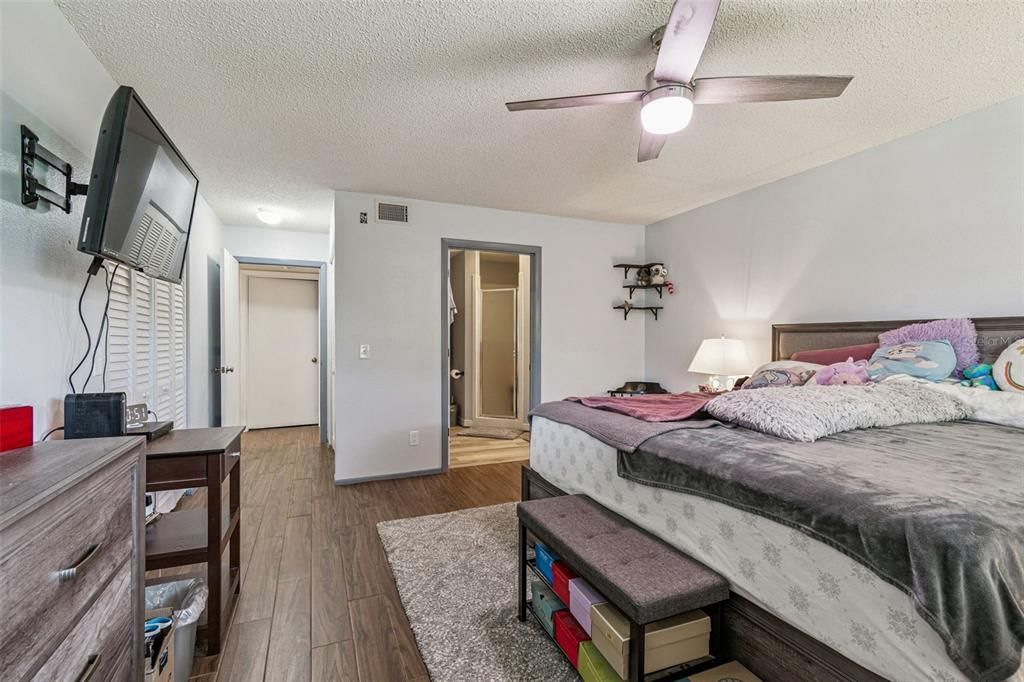 待售: $289,500 (2 贝兹, 2 浴室, 1680 平方英尺)