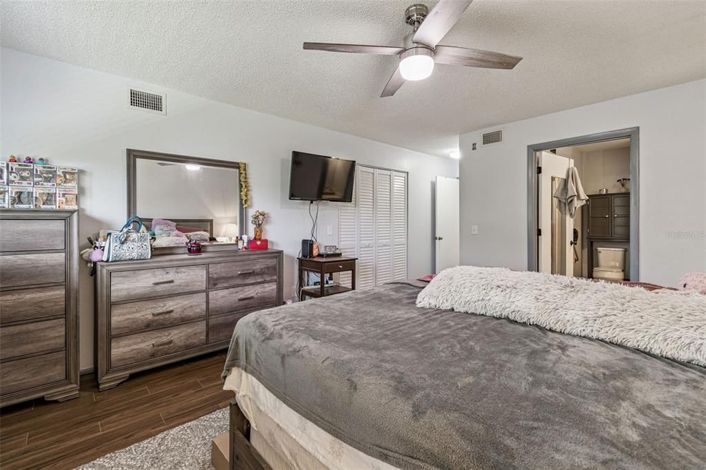 待售: $289,500 (2 贝兹, 2 浴室, 1680 平方英尺)