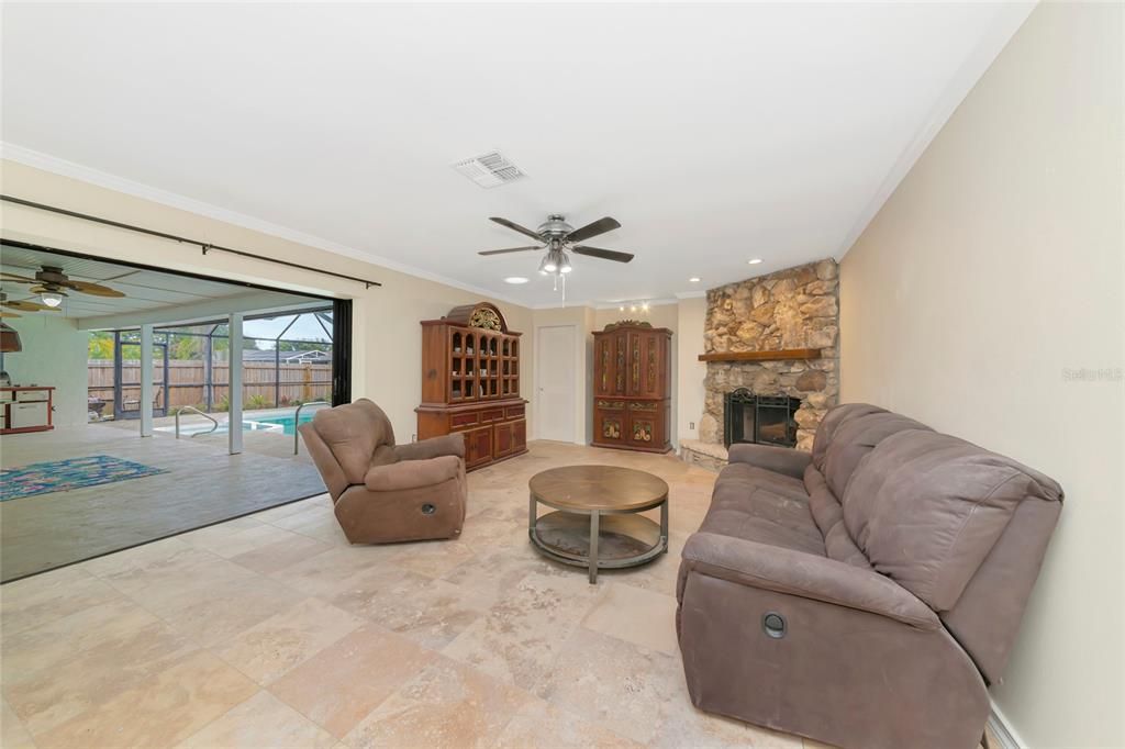 Active With Contract: $525,000 (3 beds, 3 baths, 2085 Square Feet)