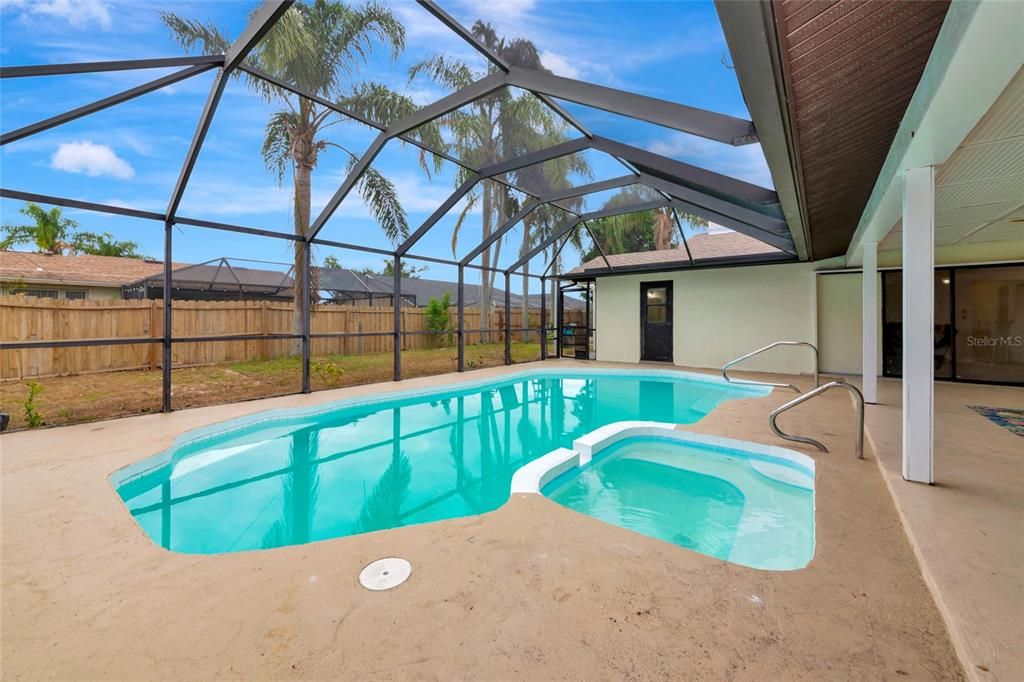 Active With Contract: $525,000 (3 beds, 3 baths, 2085 Square Feet)