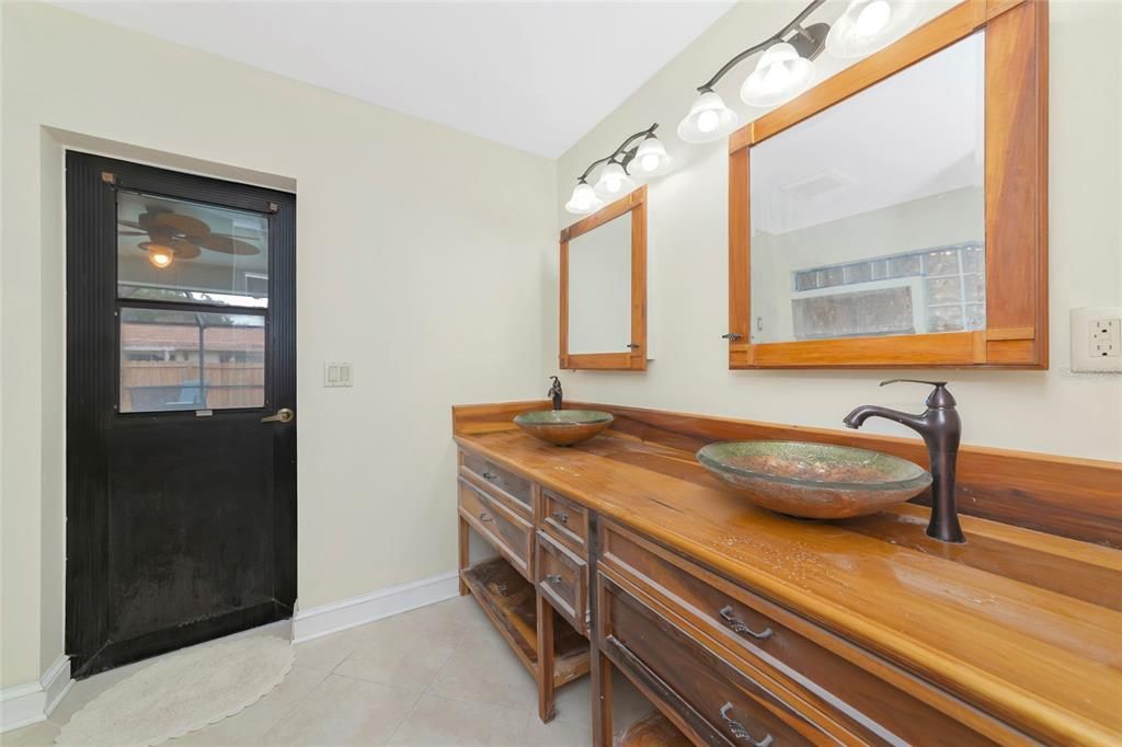 Active With Contract: $525,000 (3 beds, 3 baths, 2085 Square Feet)