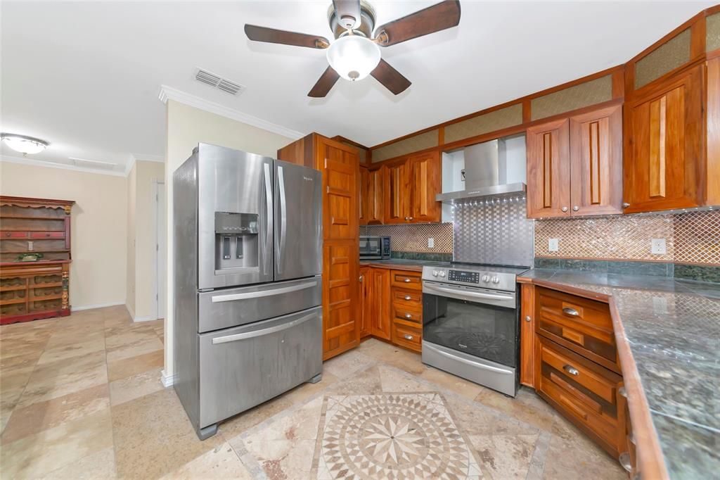 Active With Contract: $525,000 (3 beds, 3 baths, 2085 Square Feet)