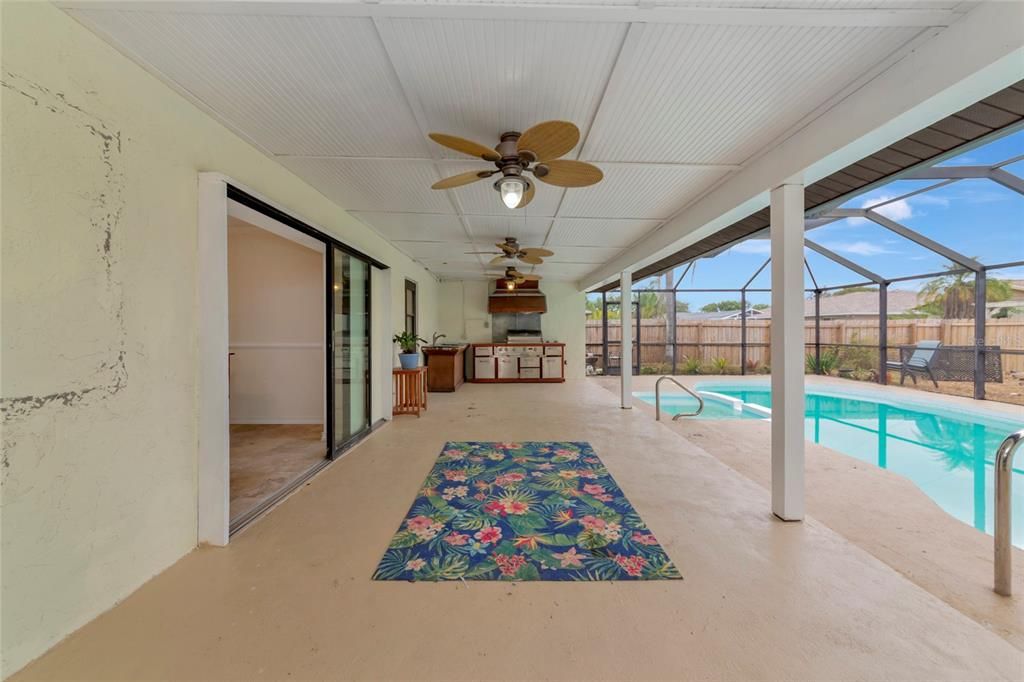 Active With Contract: $525,000 (3 beds, 3 baths, 2085 Square Feet)