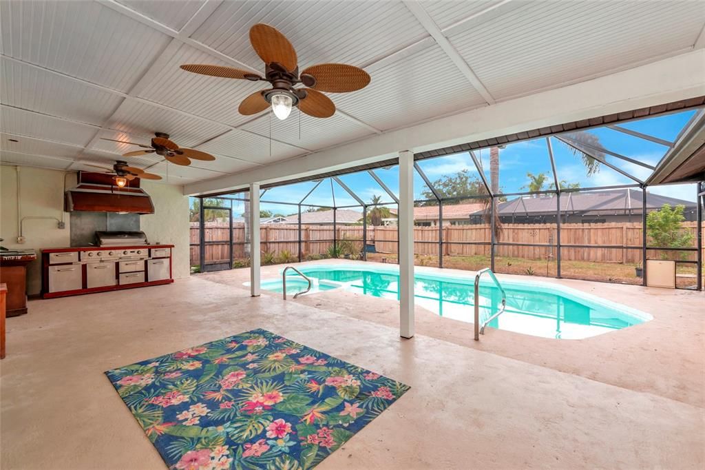 Active With Contract: $525,000 (3 beds, 3 baths, 2085 Square Feet)