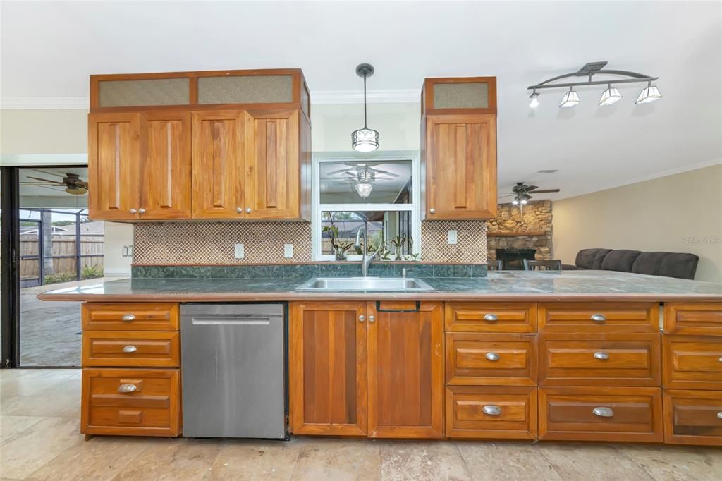 Active With Contract: $525,000 (3 beds, 3 baths, 2085 Square Feet)