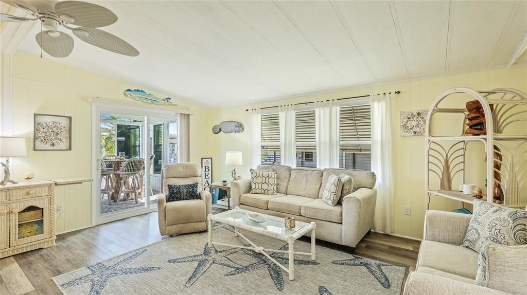 待售: $179,000 (2 贝兹, 2 浴室, 1056 平方英尺)