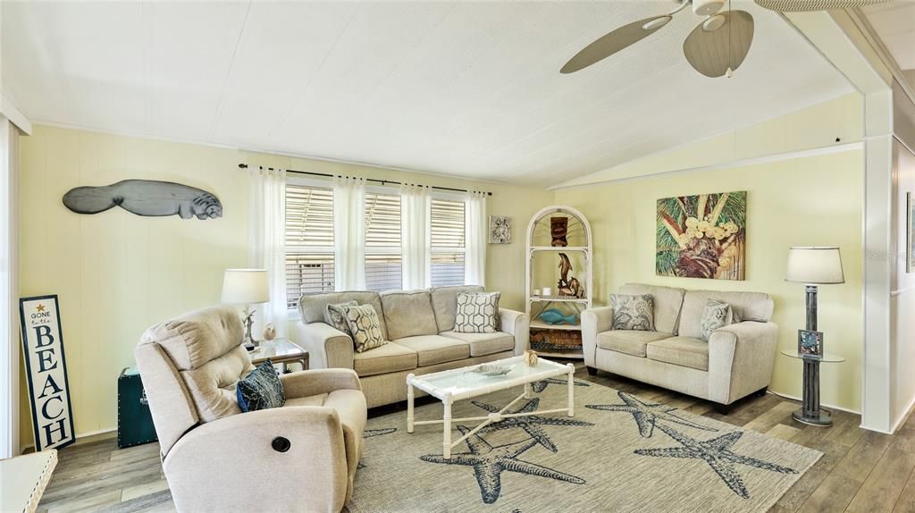 待售: $179,000 (2 贝兹, 2 浴室, 1056 平方英尺)