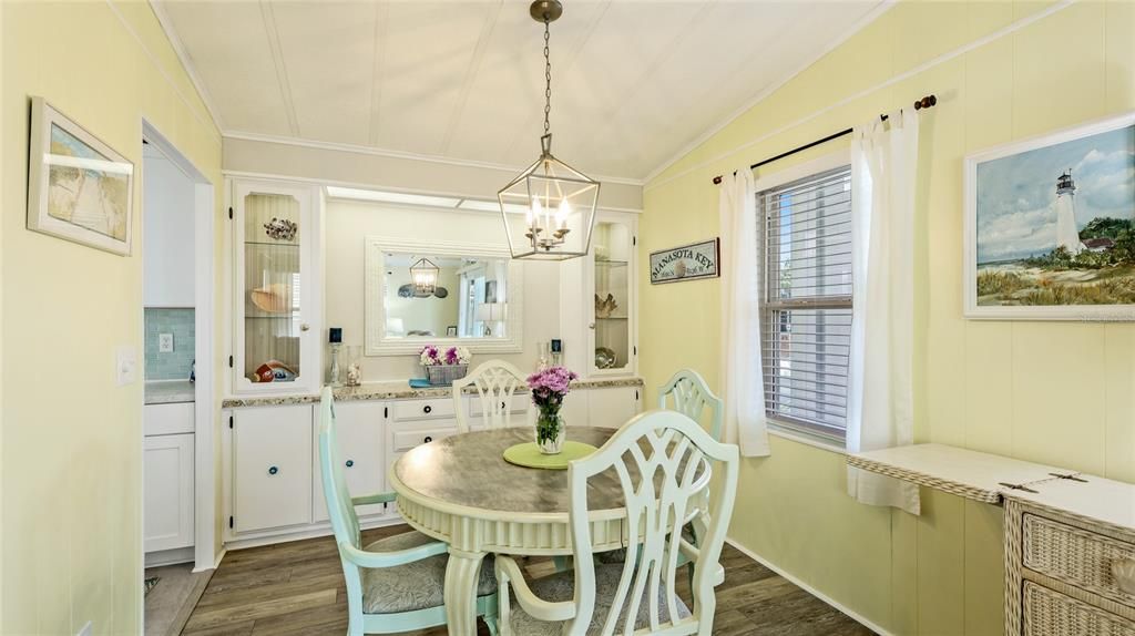 待售: $179,000 (2 贝兹, 2 浴室, 1056 平方英尺)