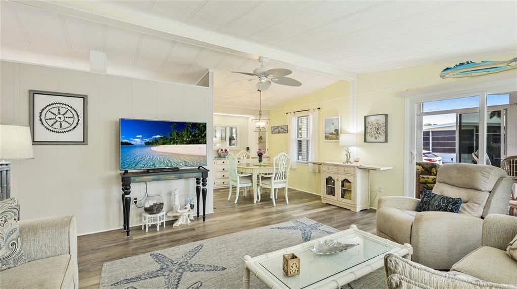 待售: $179,000 (2 贝兹, 2 浴室, 1056 平方英尺)