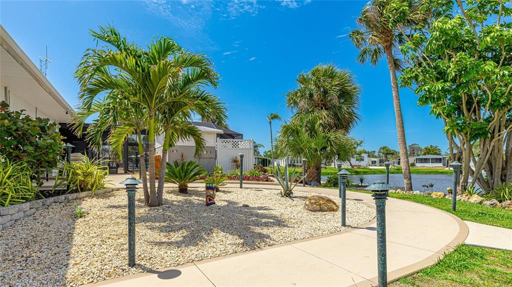 待售: $179,000 (2 贝兹, 2 浴室, 1056 平方英尺)