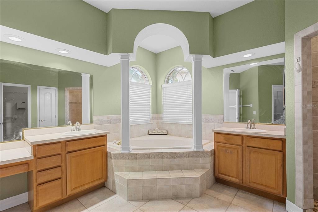 На продажу: $485,000 (4 спален, 3 ванн, 2560 Квадратных фут)