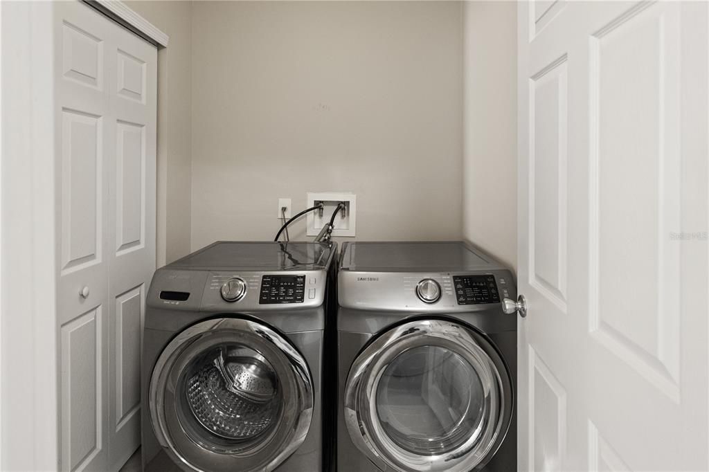 合同活跃: $370,000 (3 贝兹, 2 浴室, 1500 平方英尺)