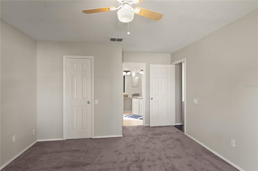 合同活跃: $370,000 (3 贝兹, 2 浴室, 1500 平方英尺)