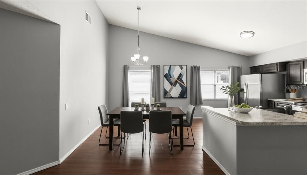 合同活跃: $370,000 (3 贝兹, 2 浴室, 1500 平方英尺)