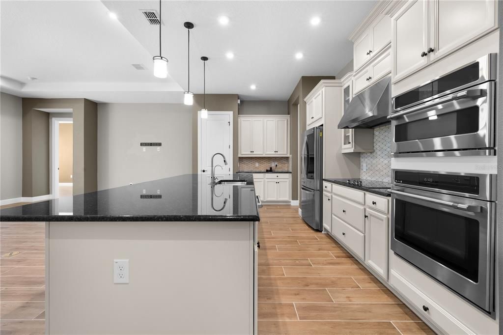 На продажу: $475,000 (3 спален, 3 ванн, 2318 Квадратных фут)