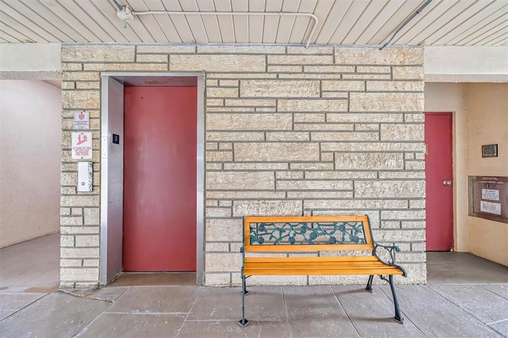 На продажу: $140,000 (2 спален, 1 ванн, 1120 Квадратных фут)