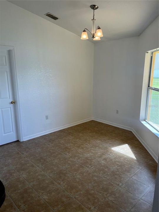 待售: $329,000 (3 贝兹, 2 浴室, 1870 平方英尺)