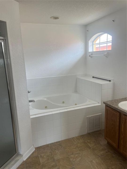 待售: $329,000 (3 贝兹, 2 浴室, 1870 平方英尺)