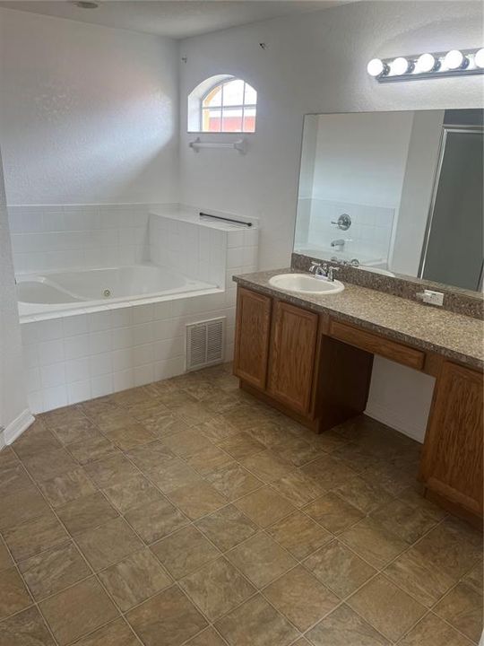 待售: $329,000 (3 贝兹, 2 浴室, 1870 平方英尺)