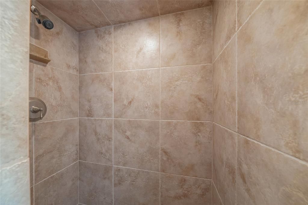 For Sale: $425,000 (2 beds, 2 baths, 922 Square Feet)