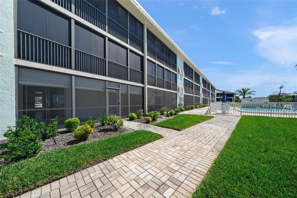 For Sale: $425,000 (2 beds, 2 baths, 922 Square Feet)