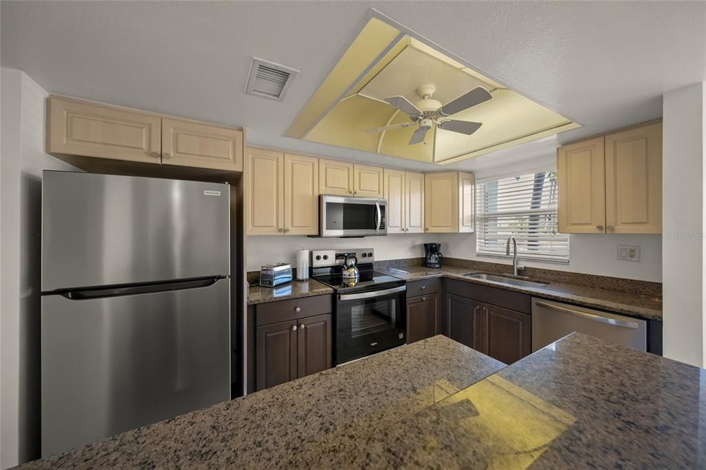 For Sale: $425,000 (2 beds, 2 baths, 922 Square Feet)